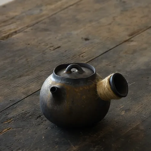 Théière japonaise traditionnelle